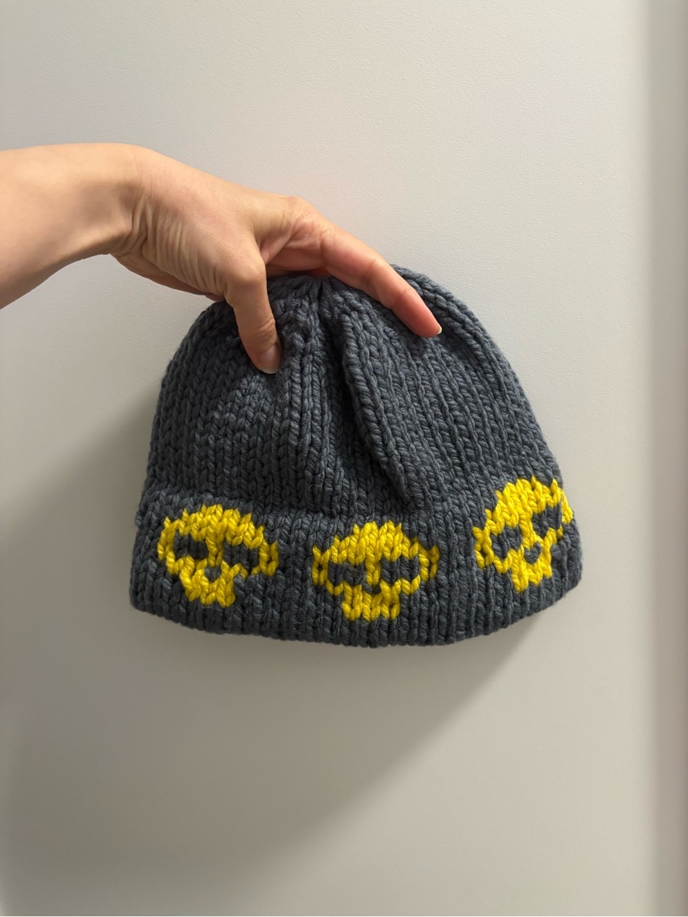 NEW! Men’s Gray Knit Beanie with Yellow Skulls